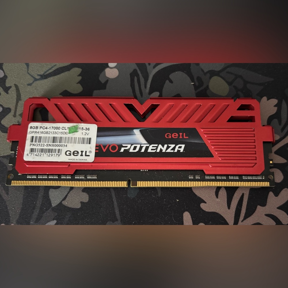 GEIL EVO POTENZA 8GB PC4-17000 RAM - Picture 2 of 3
